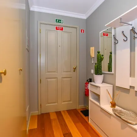 Апартаменты Boieiro Plaza